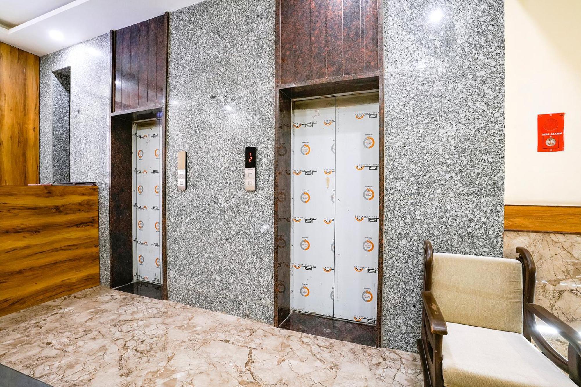 Fabhotel 7 Square - Nr Bkc 孟买 外观 照片